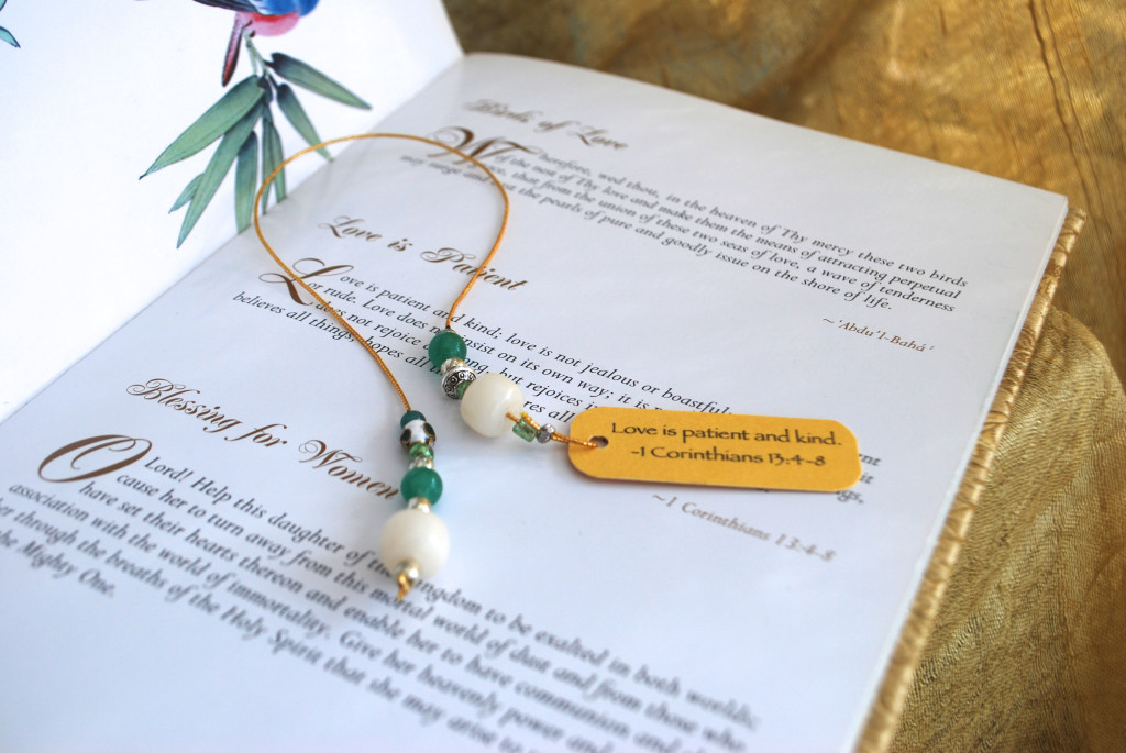 Bookmark green:white Love is Patient 4